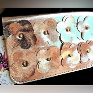 NEW Light Pink Flower appliques phone wallet with 2 divisions Cute!-  NWT